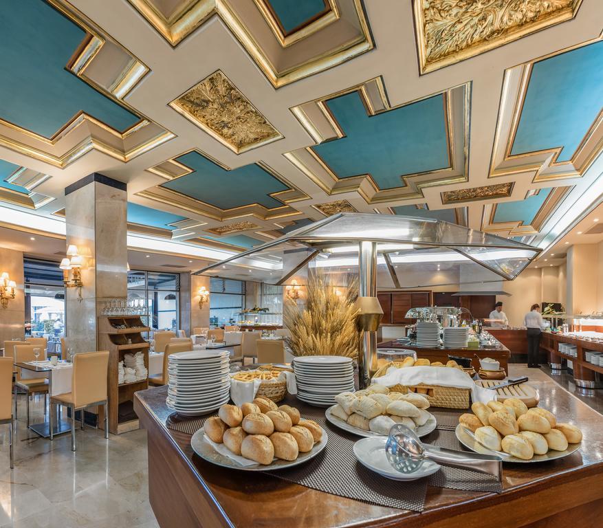 Gran Hotel Delfin Benidorm Bagian luar foto